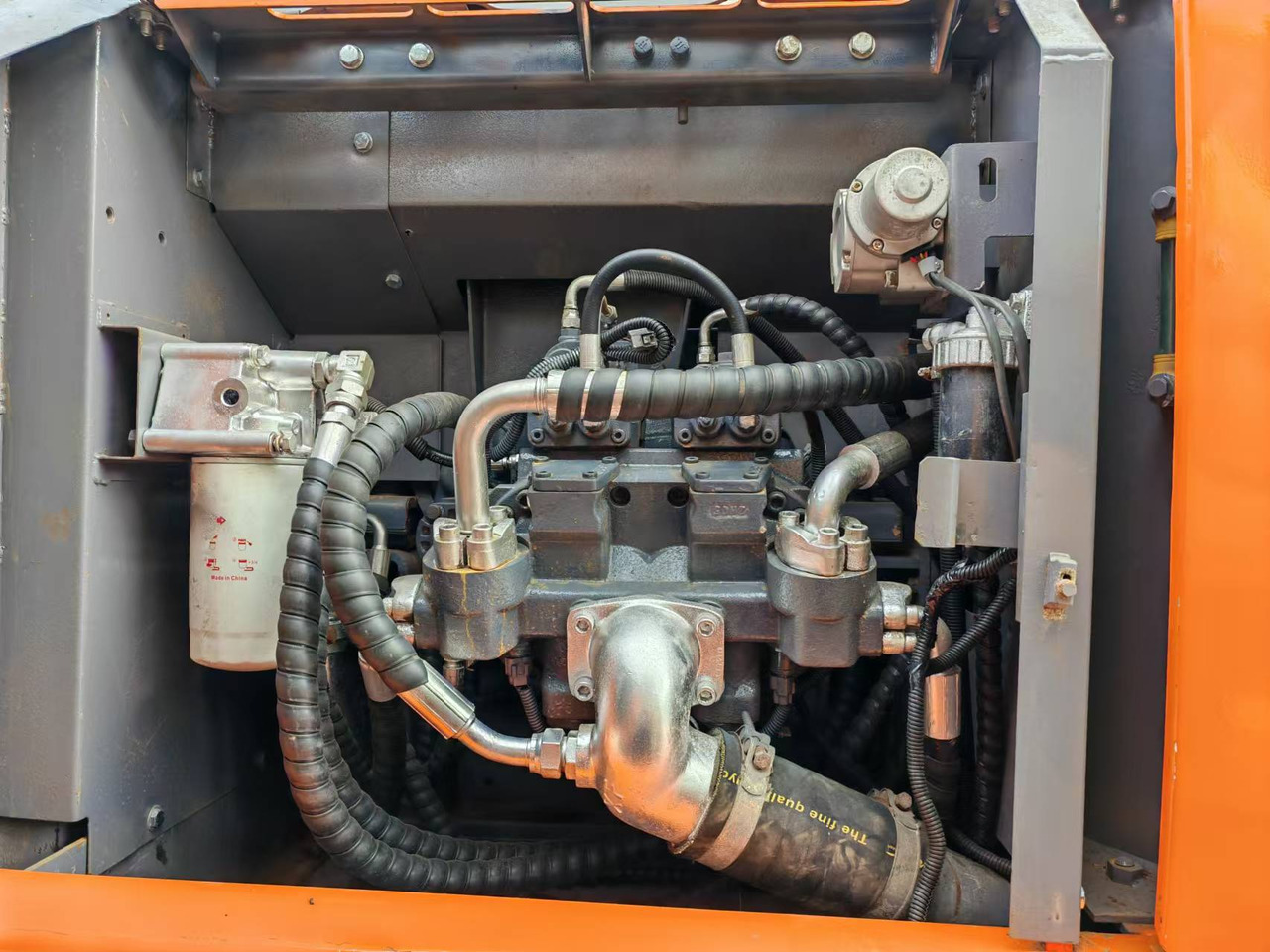 HITACHI ZX200 - Kettenbagger: das Bild 5 HITACHI ZX200 - Kettenbagger: das Bild 5