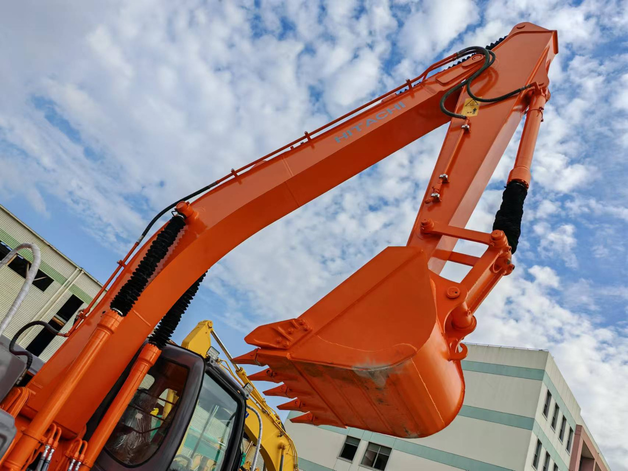 HITACHI ZX200 - Kettenbagger: das Bild 5 HITACHI ZX200 - Kettenbagger: das Bild 5