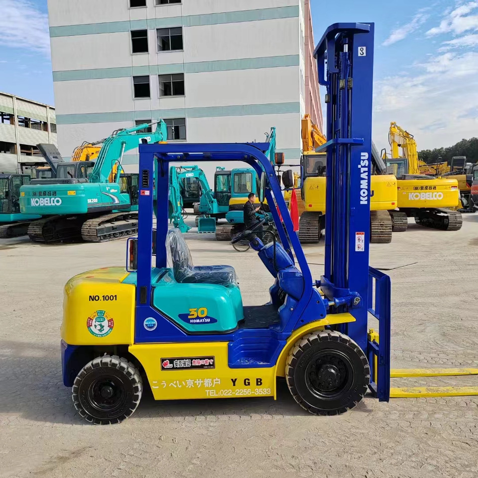 KOMATSU FD30 - Dieselstapler: das Bild 2 KOMATSU FD30 - Dieselstapler: das Bild 2