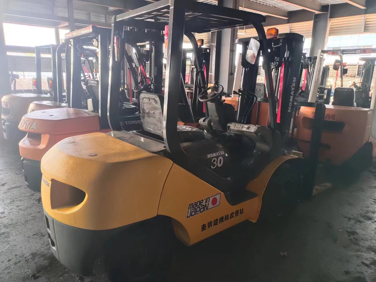 KOMATSU FD30 - Dieselstapler: das Bild 2 KOMATSU FD30 - Dieselstapler: das Bild 2