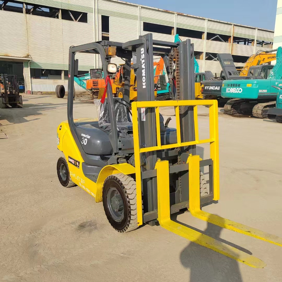 KOMATSU FD30 - Dieselstapler: das Bild 2 KOMATSU FD30 - Dieselstapler: das Bild 2