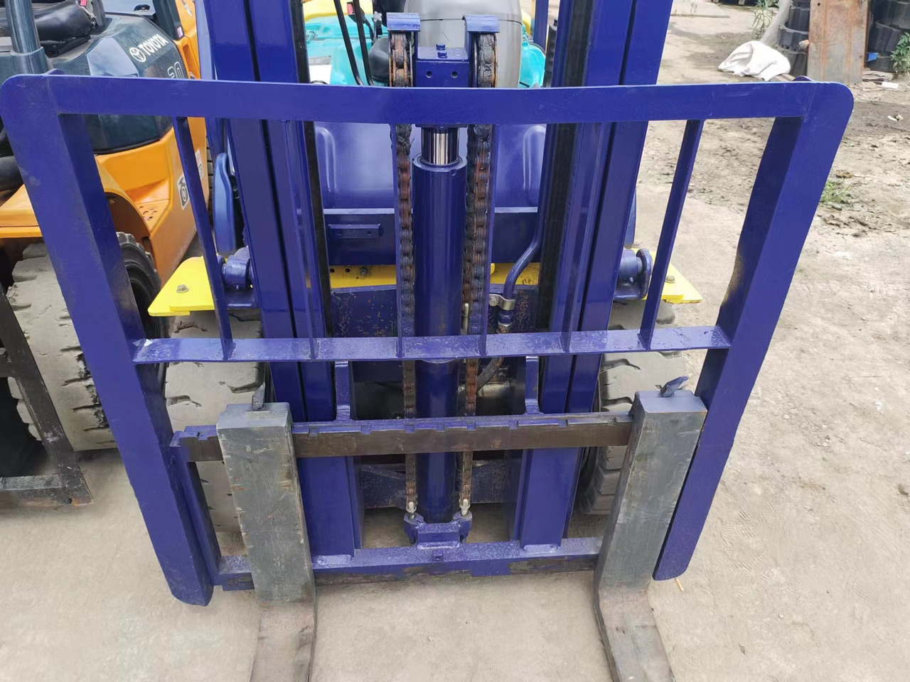 KOMATSU FD30 - Dieselstapler: das Bild 3 KOMATSU FD30 - Dieselstapler: das Bild 3