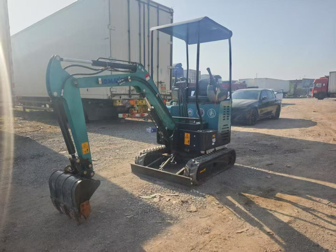 KOMATSU PC18 - Minibagger: das Bild 1 KOMATSU PC18 - Minibagger: das Bild 1