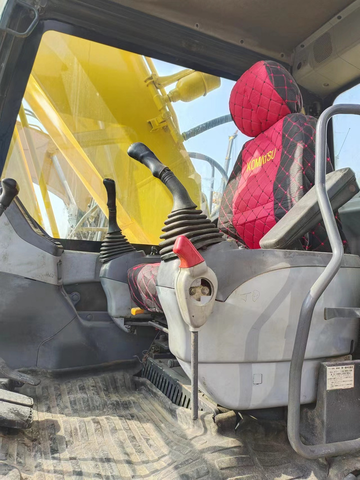 KOMATSU PC200-7 - Kettenbagger: das Bild 3 KOMATSU PC200-7 - Kettenbagger: das Bild 3