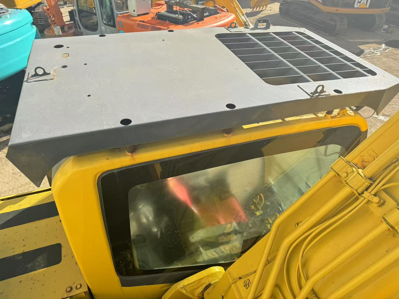 KOMATSU PC200-8 - Kettenbagger: das Bild 3 KOMATSU PC200-8 - Kettenbagger: das Bild 3