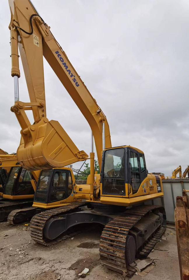 KOMATSU PC300-7 - Kettenbagger: das Bild 2 KOMATSU PC300-7 - Kettenbagger: das Bild 2