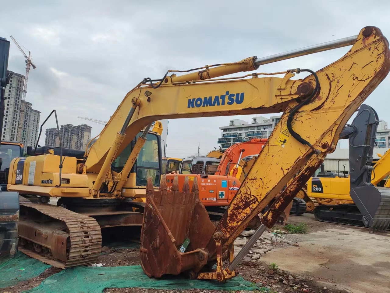 KOMATSU PC300-7 - Kettenbagger: das Bild 1 KOMATSU PC300-7 - Kettenbagger: das Bild 1