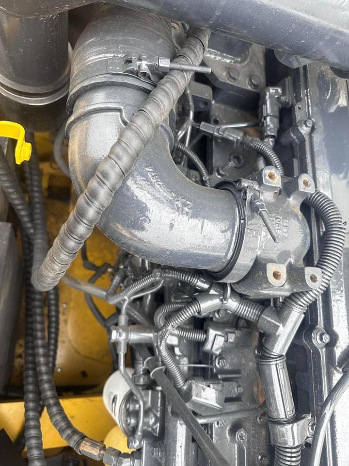 KOMATSU PC300-8 - Kettenbagger: das Bild 5 KOMATSU PC300-8 - Kettenbagger: das Bild 5