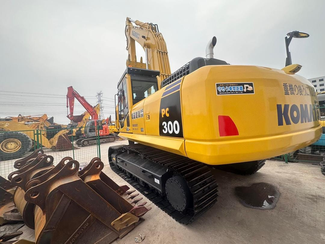 KOMATSU PC300-8 - Kettenbagger: das Bild 1 KOMATSU PC300-8 - Kettenbagger: das Bild 1