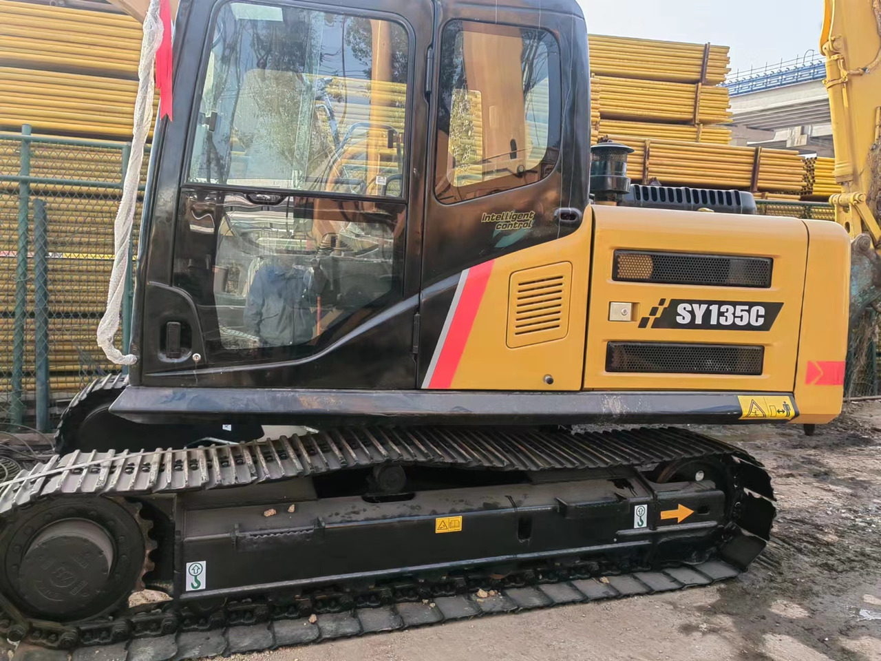 SANY SY135c - Kettenbagger: das Bild 2 SANY SY135c - Kettenbagger: das Bild 2