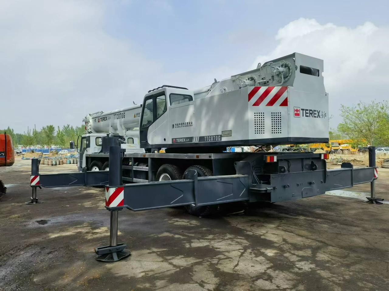 TEREX CHANGJIANG 70Ton - Mobilkran: das Bild 2 TEREX CHANGJIANG 70Ton - Mobilkran: das Bild 2