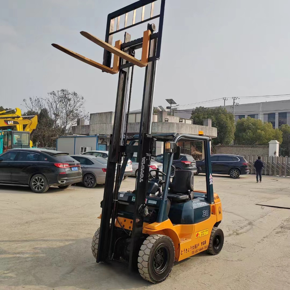 TOYOTA FD30 - Dieselstapler: das Bild 1 TOYOTA FD30 - Dieselstapler: das Bild 1