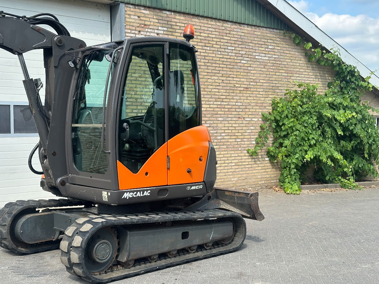 Mecalac 6MCR - Minibagger: das Bild 4 Mecalac 6MCR - Minibagger: das Bild 4
