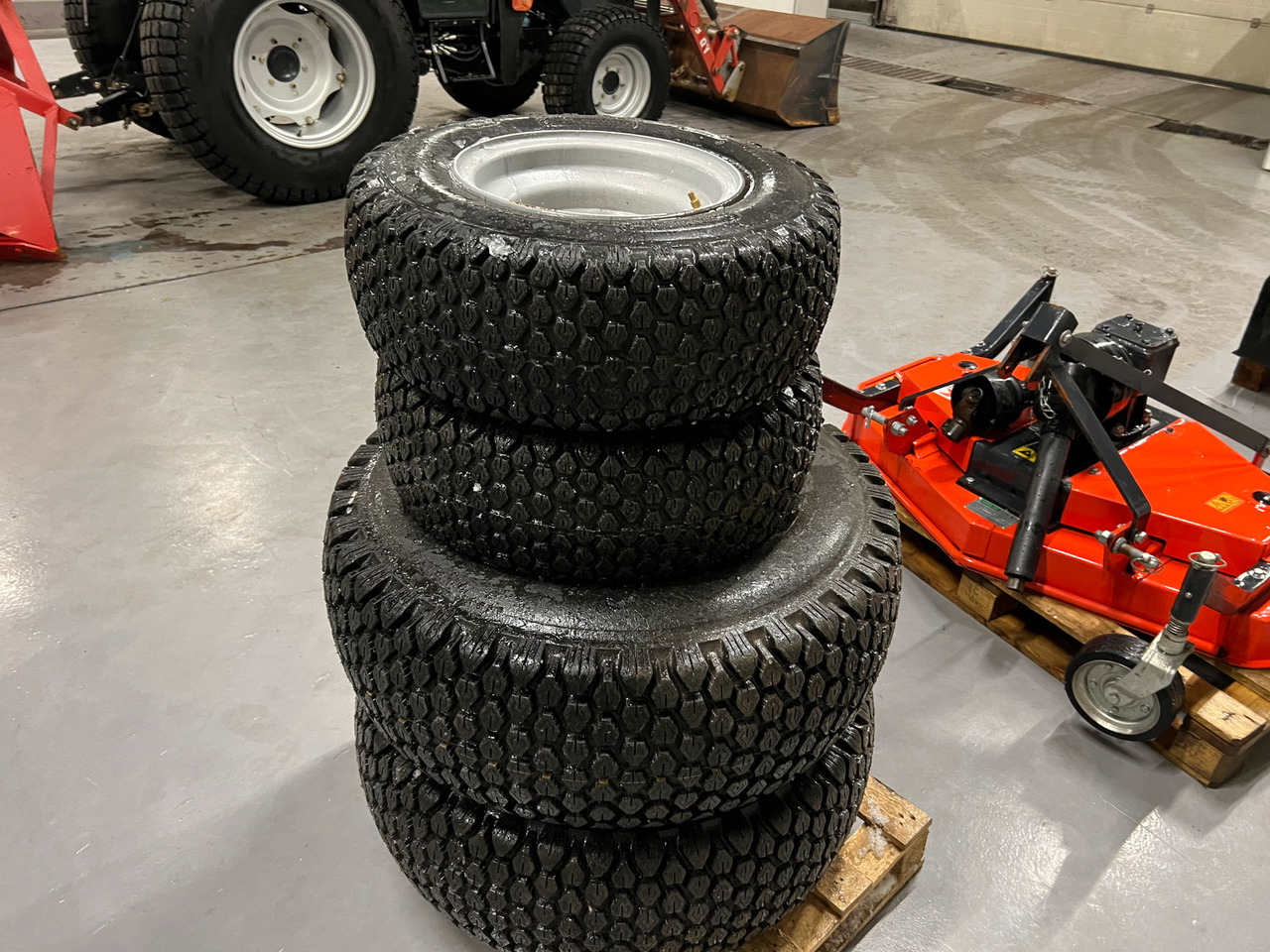 Dekk passer Massey Ferguson 1525 - Komplettrad für Traktor: das Bild 2 Dekk passer Massey Ferguson 1525 - Komplettrad für Traktor: das Bild 2