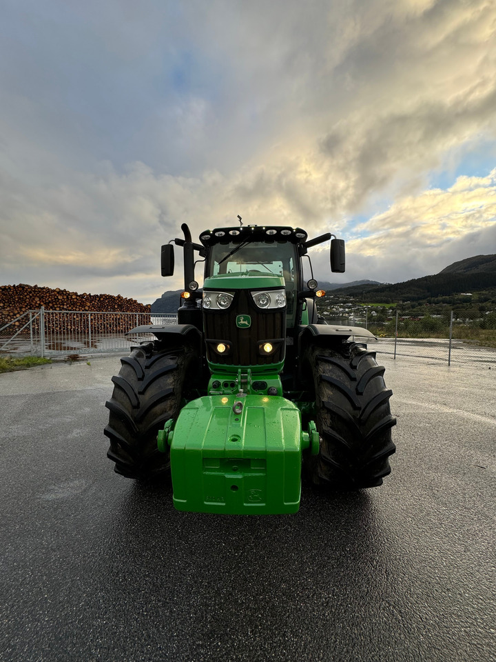John Deere 6215R - Traktor: das Bild 4 John Deere 6215R - Traktor: das Bild 4
