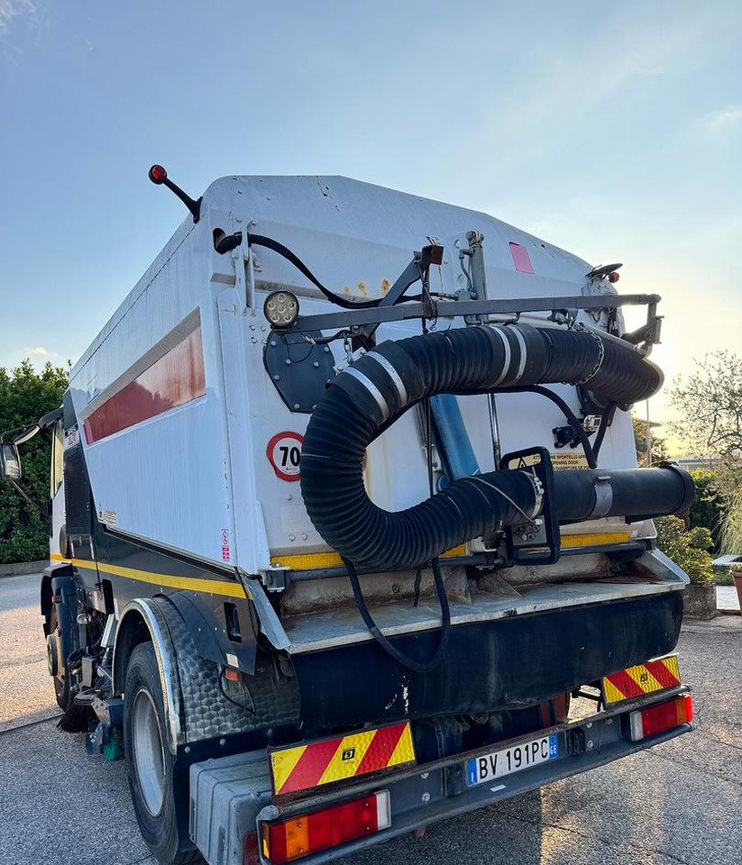 Iveco EuroCargo 150E18 spazzatrice - Kehrmaschine: das Bild 4 Iveco EuroCargo 150E18 spazzatrice - Kehrmaschine: das Bild 4