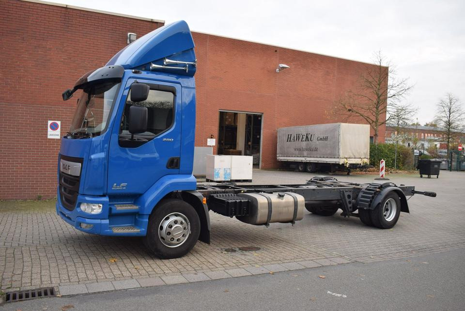 DAF LF 280 Fahrgestell Klima Navi 8-Gang ACC AHK - Fahrgestell LKW: das Bild 2 DAF LF 280 Fahrgestell Klima Navi 8-Gang ACC AHK - Fahrgestell LKW: das Bild 2
