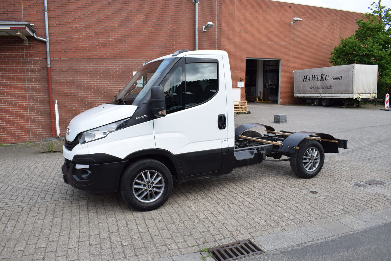 Iveco Daily 35 S21 3,0 Automatik Luftfederung Tempomat - Fahrgestell LKW: das Bild 2 Iveco Daily 35 S21 3,0 Automatik Luftfederung Tempomat - Fahrgestell LKW: das Bild 2
