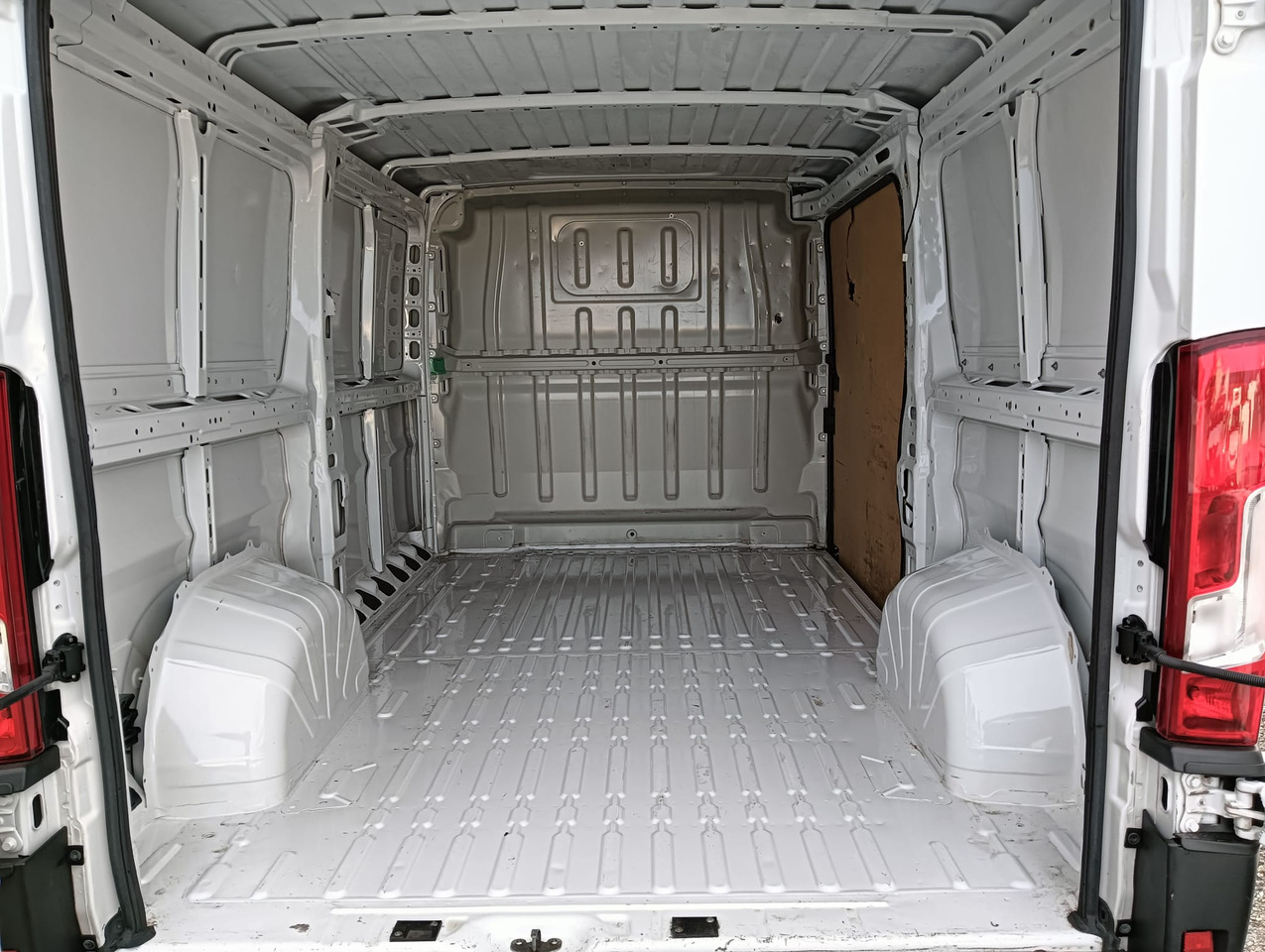 Kleintransporter FIAT DUCATO FURGON BLASZAK L2H1 NR 823: das Bild 9