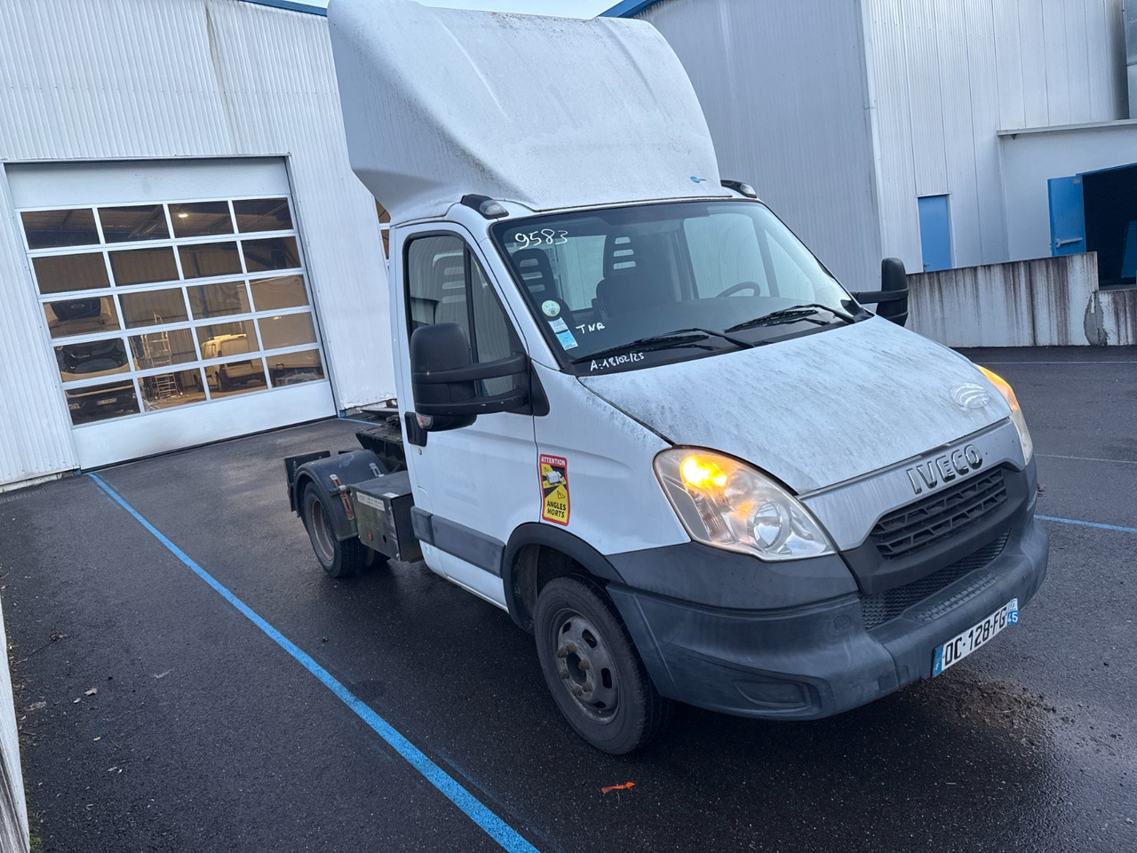 IVECO DAILY 35C17 CIĄGNIK SIODŁOWY RAMA NR 852 - Minisattelzug: das Bild 1 IVECO DAILY 35C17 CIĄGNIK SIODŁOWY RAMA NR 852 - Minisattelzug: das Bild 1