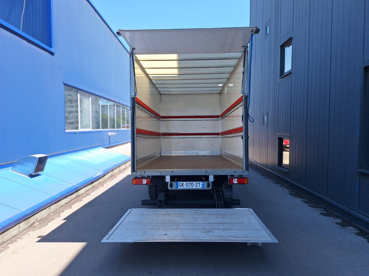 IVECO Daily 35 C 16 - Koffer Transporter: das Bild 3 IVECO Daily 35 C 16 - Koffer Transporter: das Bild 3