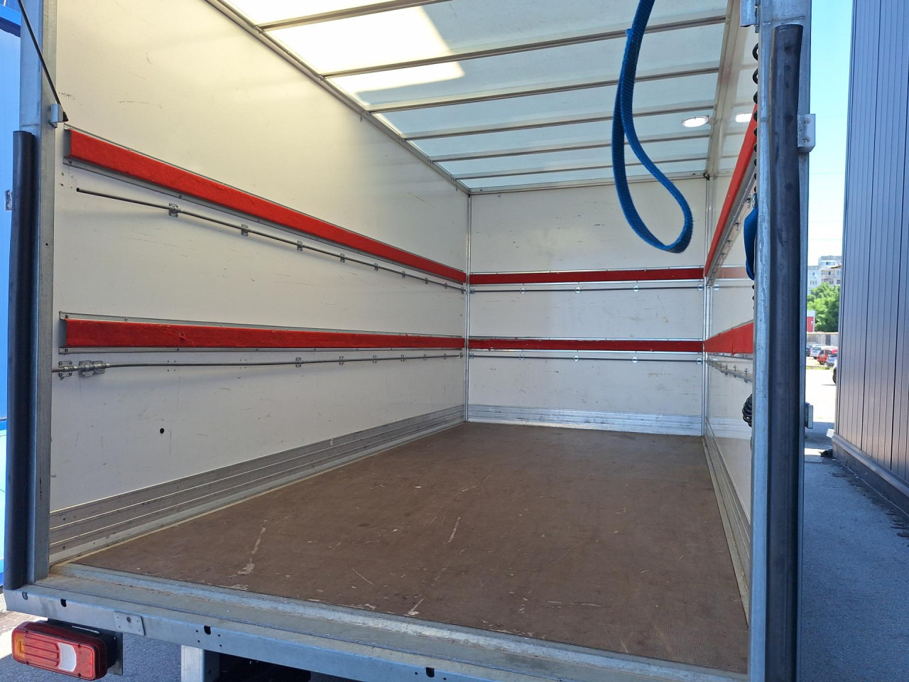 IVECO Daily 35 C 16 - Koffer Transporter: das Bild 4 IVECO Daily 35 C 16 - Koffer Transporter: das Bild 4