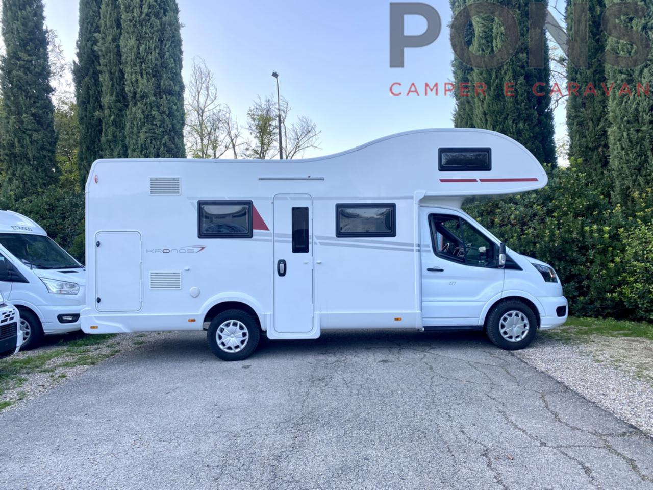 Alkoven Wohnmobil ROLLER TEAM Kronos 277 M: das Bild 1