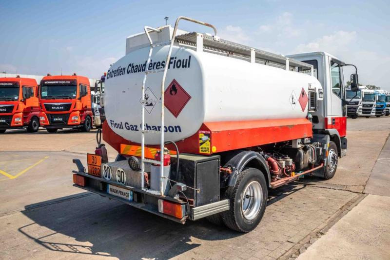 Iveco 85E15+ CITERNE 5000 L - Tankwagen: das Bild 3 Iveco 85E15+ CITERNE 5000 L - Tankwagen: das Bild 3