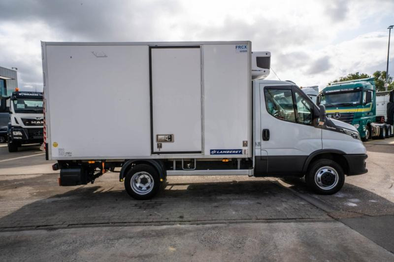 Iveco DAILY 35C180 HI MATIC+CARRIER XERIOS 5+ DHOLLANDIA - Kühltransporter: das Bild 3 Iveco DAILY 35C180 HI MATIC+CARRIER XERIOS 5+ DHOLLANDIA - Kühltransporter: das Bild 3