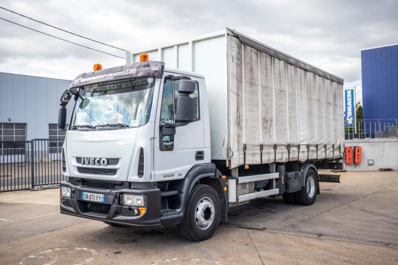 Iveco EUROCARGO 160E25 - Plane LKW: das Bild 1 Iveco EUROCARGO 160E25 - Plane LKW: das Bild 1