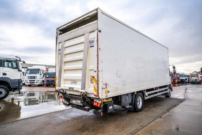 Renault MIDLUM 220 (16T)+ DHOLLANDIA 2T. - Koffer LKW: das Bild 4 Renault MIDLUM 220 (16T)+ DHOLLANDIA 2T. - Koffer LKW: das Bild 4