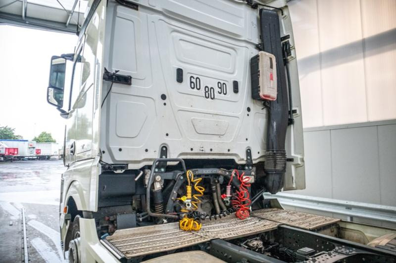 Mercedes ACTROS 1845LS+E6+VOITH - Sattelzugmaschine: das Bild 5 Mercedes ACTROS 1845LS+E6+VOITH - Sattelzugmaschine: das Bild 5