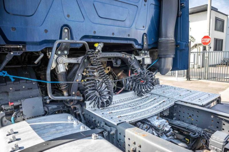 Mercedes ACTROS 1848 LS - Sattelzugmaschine: das Bild 5 Mercedes ACTROS 1848 LS - Sattelzugmaschine: das Bild 5