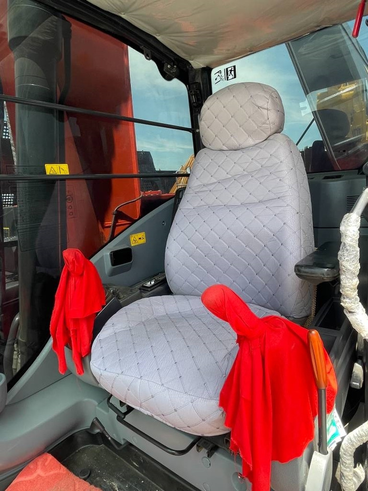 Hitachi ZX 240 - Kettenbagger: das Bild 4 Hitachi ZX 240 - Kettenbagger: das Bild 4