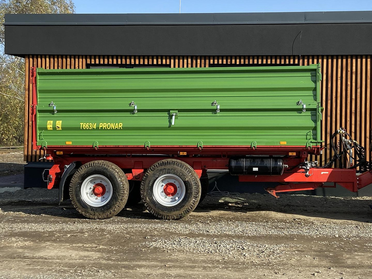 Pronar T, Traktorový náves + šnek, 663/4 - Landwirtschaftlicher Kipper: das Bild 1 Pronar T, Traktorový náves + šnek, 663/4 - Landwirtschaftlicher Kipper: das Bild 1
