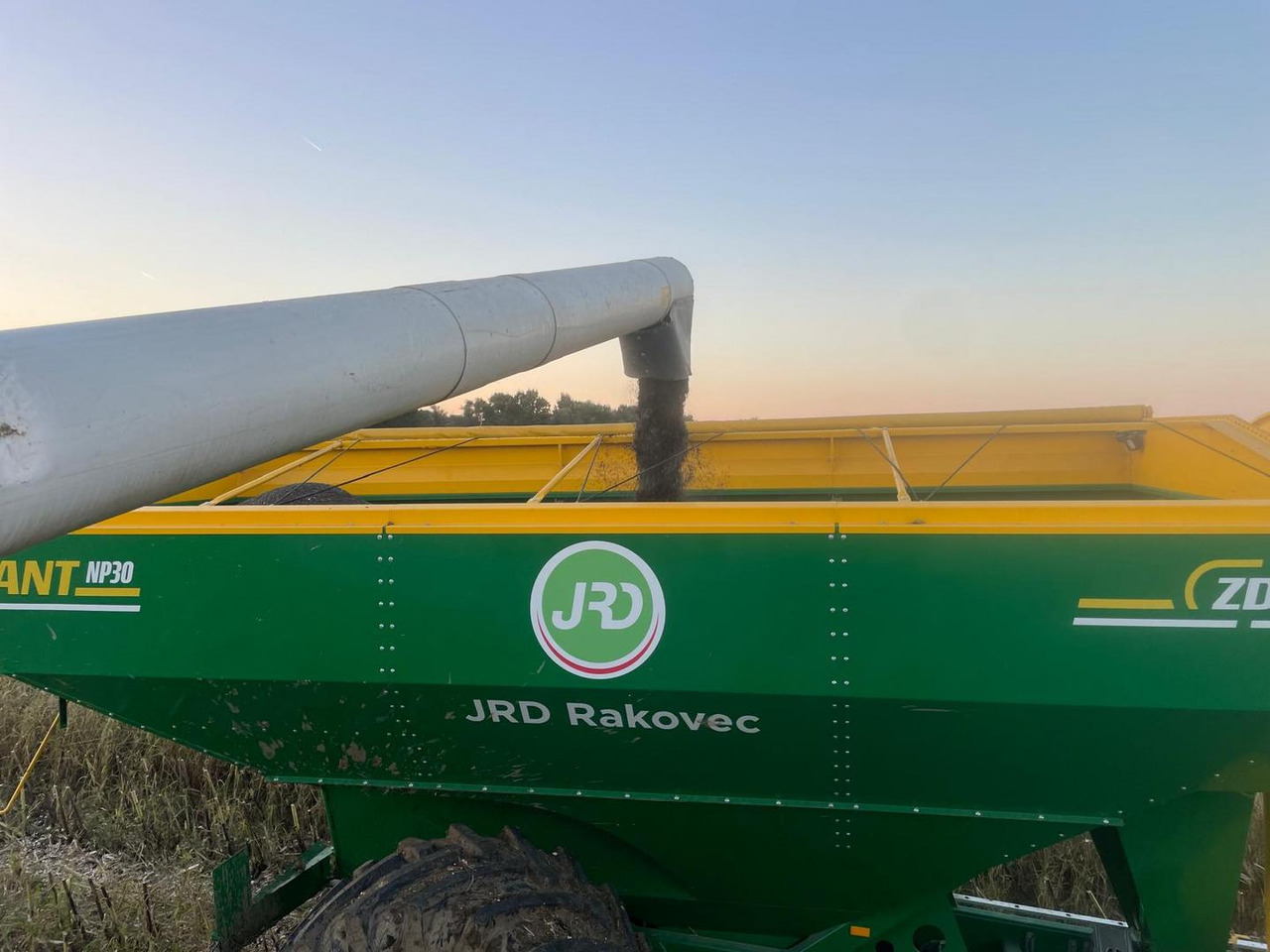 ZDT GIGANT, NP 30, Prekladací voz - Landwirtschaftlicher Anhänger: das Bild 3 ZDT GIGANT, NP 30, Prekladací voz - Landwirtschaftlicher Anhänger: das Bild 3