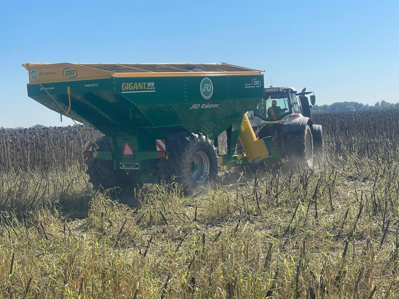 ZDT GIGANT, NP 30, Prekladací voz - Landwirtschaftlicher Anhänger: das Bild 5 ZDT GIGANT, NP 30, Prekladací voz - Landwirtschaftlicher Anhänger: das Bild 5