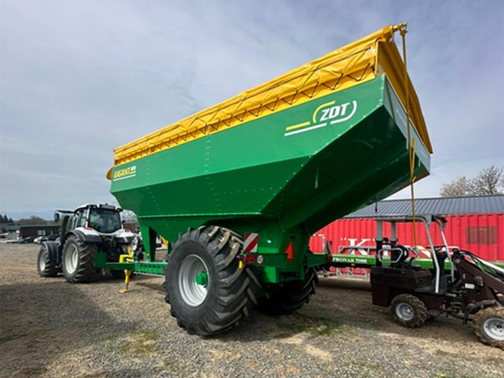 ZDT GIGANT, NP 30, Prekladací voz - Landwirtschaftlicher Anhänger: das Bild 1 ZDT GIGANT, NP 30, Prekladací voz - Landwirtschaftlicher Anhänger: das Bild 1