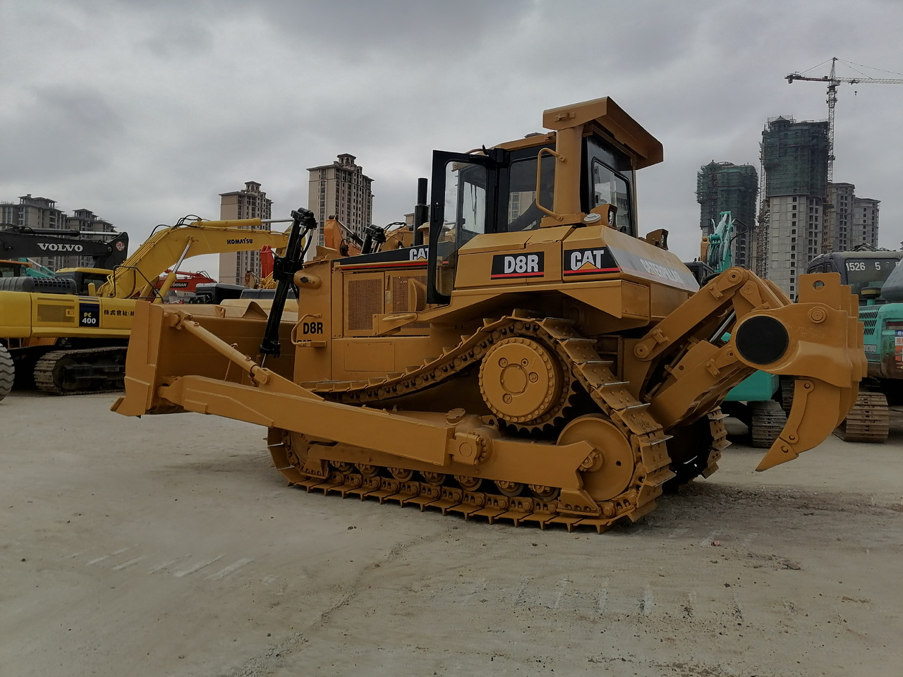 CATERPILLAR D8R - Bulldozer: das Bild 1 CATERPILLAR D8R - Bulldozer: das Bild 1