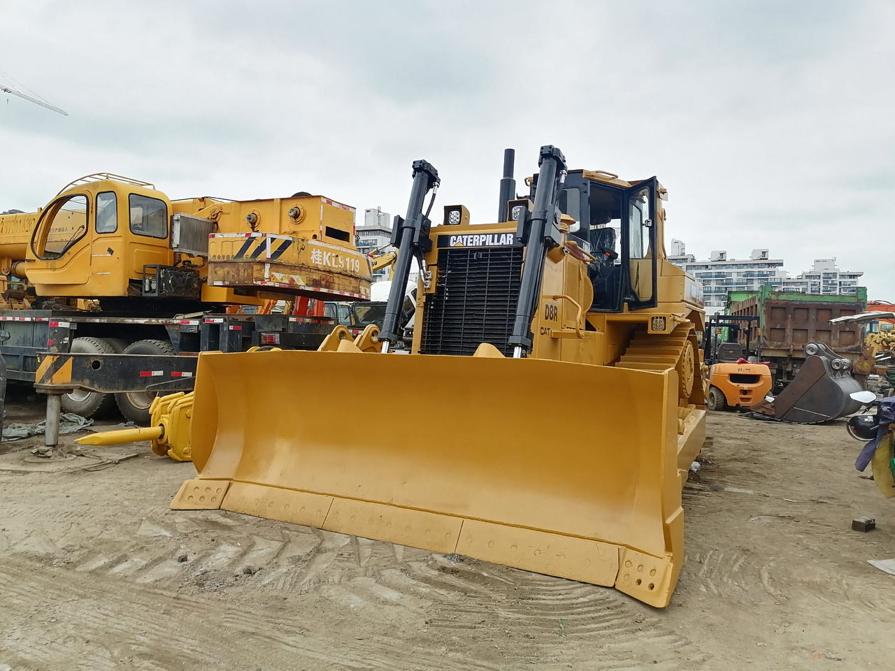 CATERPILLAR D8R - Bulldozer: das Bild 2 CATERPILLAR D8R - Bulldozer: das Bild 2