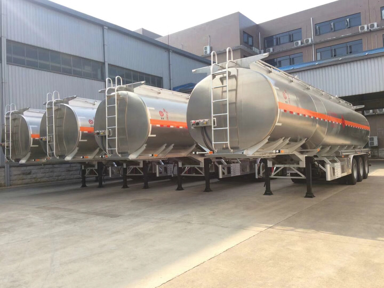 JSIE JSIE9400FT - Tankauflieger: das Bild 1 JSIE JSIE9400FT - Tankauflieger: das Bild 1