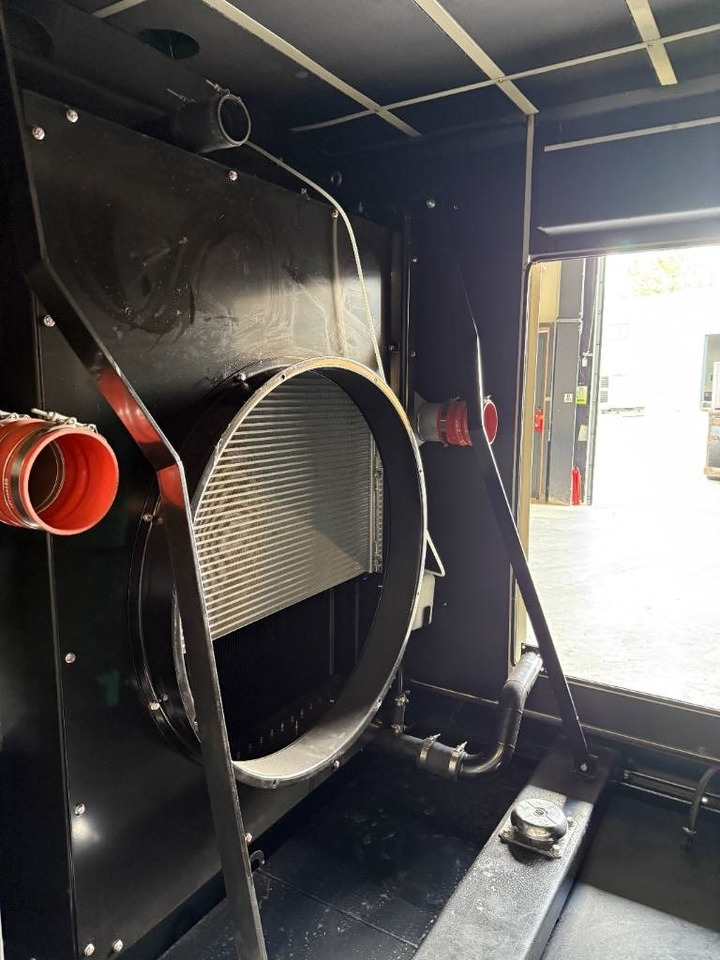 Baumaschine Silent canopy 400-900 kVA: das Bild 9