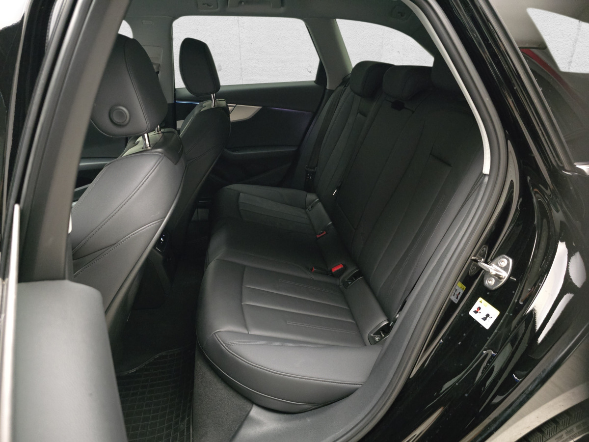 PKW AUDI A4 AVANT KOMBI: das Bild 13