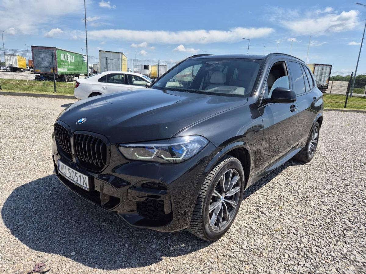 BMW X5 M50I SUV - SUV/ Geländewagen: das Bild 2 BMW X5 M50I SUV - SUV/ Geländewagen: das Bild 2