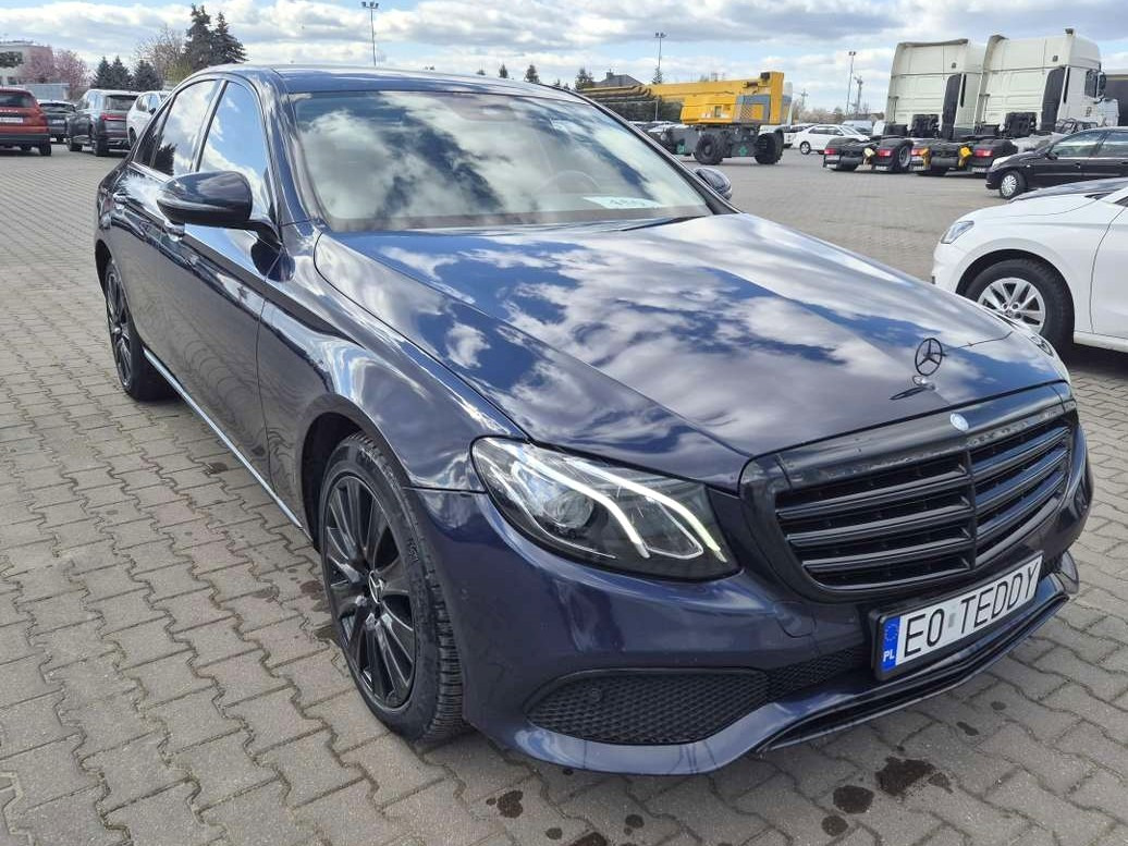 MERCEDES BENZ E 220 D 4MATIC SEDAN - Limousine: das Bild 1 MERCEDES BENZ E 220 D 4MATIC SEDAN - Limousine: das Bild 1