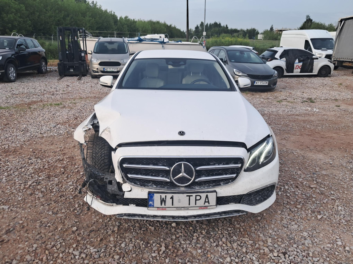 MERCEDES BENZ E 220 D 4MATIC SEDAN - Limousine: das Bild 2 MERCEDES BENZ E 220 D 4MATIC SEDAN - Limousine: das Bild 2