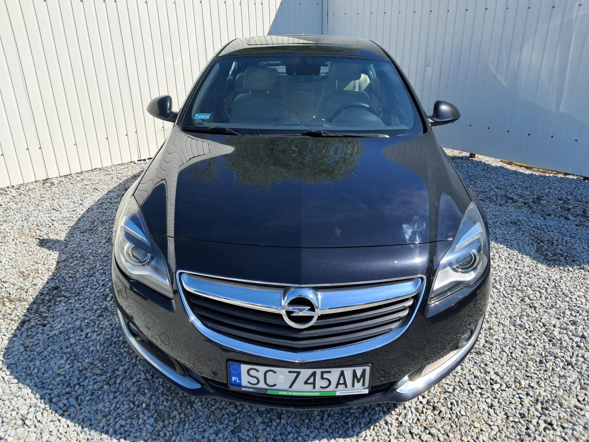 OPEL INSIGNIA HATCHBACK - PKW: das Bild 2 OPEL INSIGNIA HATCHBACK - PKW: das Bild 2