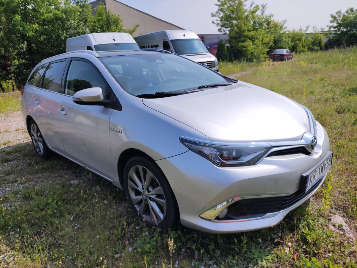 TOYOTA AURIS KOMBI - PKW: das Bild 1 TOYOTA AURIS KOMBI - PKW: das Bild 1