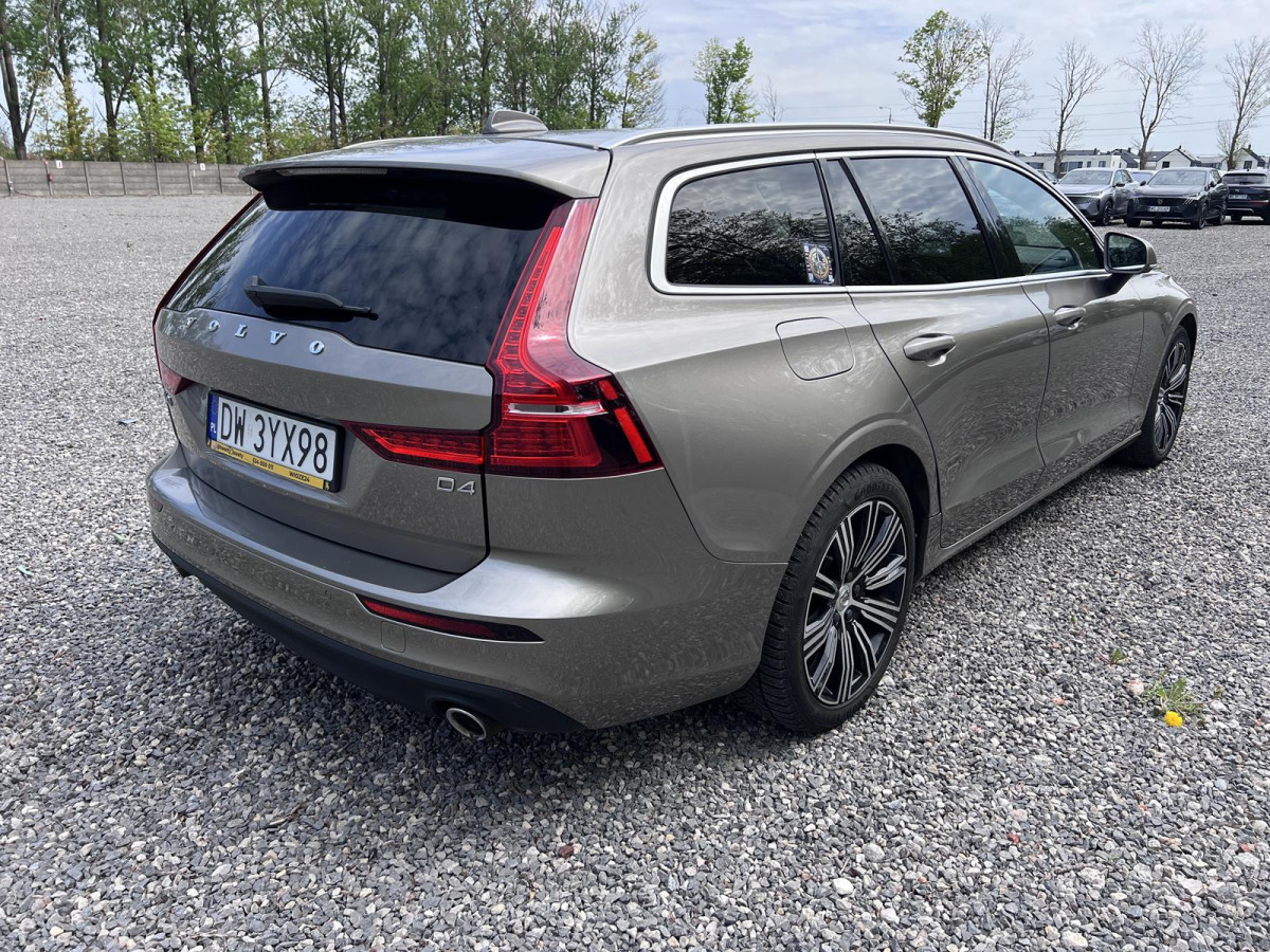 VOLVO V60 D4 2.0 MOMENTUM SUV - SUV/ Geländewagen: das Bild 4 VOLVO V60 D4 2.0 MOMENTUM SUV - SUV/ Geländewagen: das Bild 4