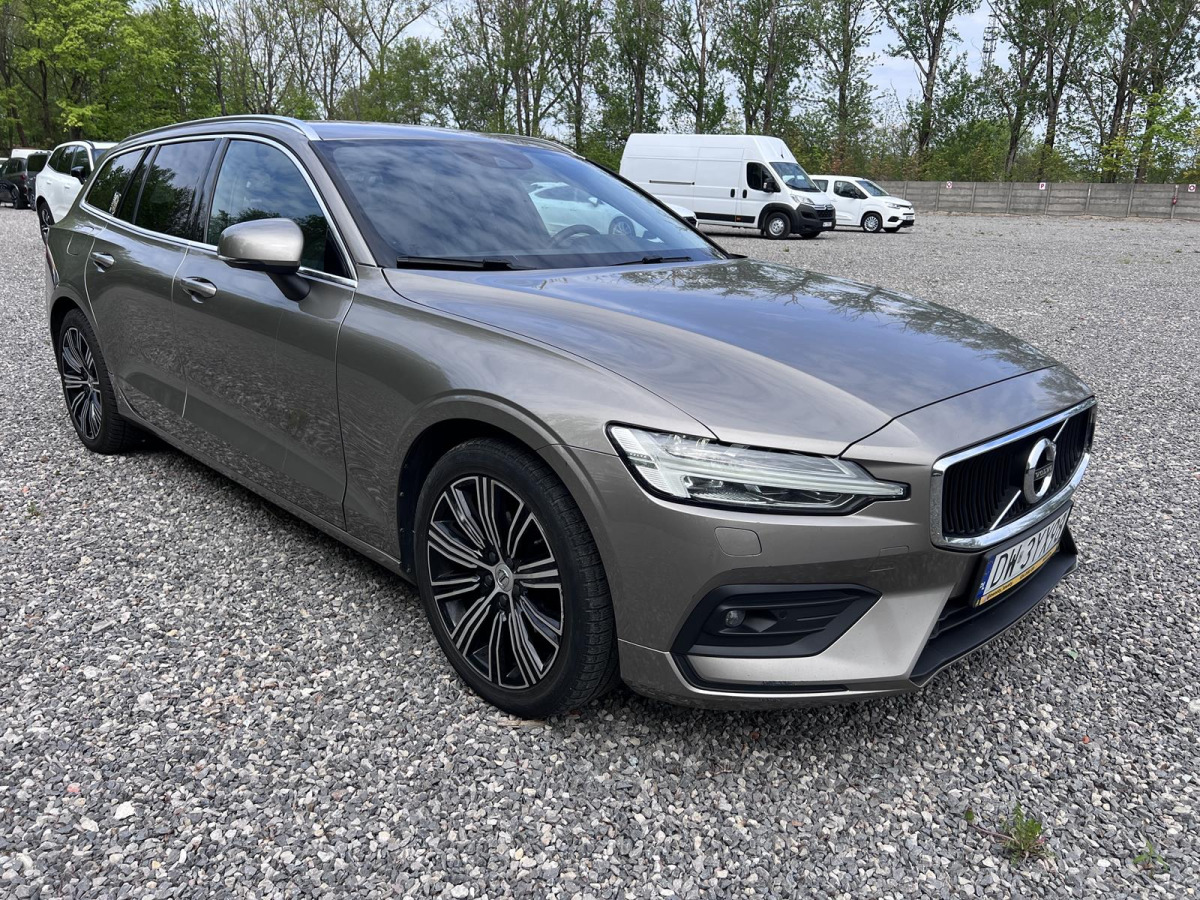 VOLVO V60 D4 2.0 MOMENTUM SUV - SUV/ Geländewagen: das Bild 1 VOLVO V60 D4 2.0 MOMENTUM SUV - SUV/ Geländewagen: das Bild 1